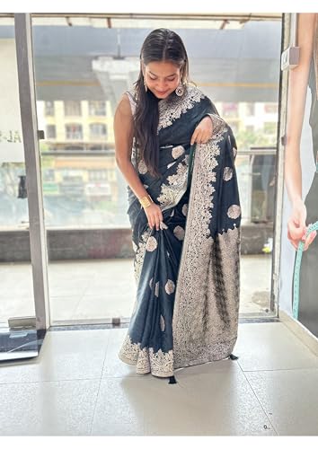 Image of Women's Banarasi Silk Georgette Saree Featuring Silver Sequin And Mirror Work