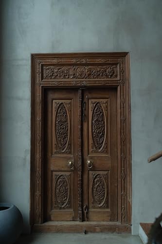 Tras la Puerta Prohibida: El Libro de los Enigmas Eternos (Spanish Edition)