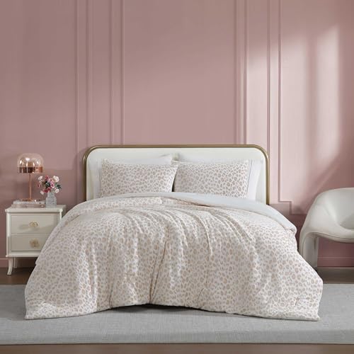 Betsey Johnson - King Comforter Set, Reversible & Buttery-Soft Faux Fur Bedding w/Matching Pillowcases, Medium Weight for Year Round Use, 3 Piece Bed Sets (Betsey's Leopard Beige)