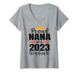 Photo Gallery donna orgogliosa nana di una laureata 2023, famiglia di laurea maglietta con collo a v Photo Gallery donna orgogliosa nana di una laureata 2023, famiglia di laurea maglietta con collo a v
