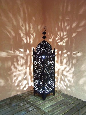 Orientalische Laterne aus Metall Schwarz Frane 90cm groß | Marokkanische Gartenlaterne für draußen, Innen als… – Bild 3