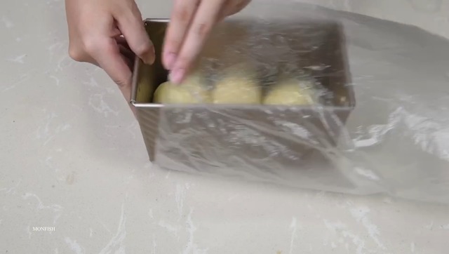 Monfish Pullman loaf Pan – loaf pan w lid - Wavy Non-Stick Toast Mold - Loaf Bread Baking Pan champagne gold (8.5x4.75x4.5)