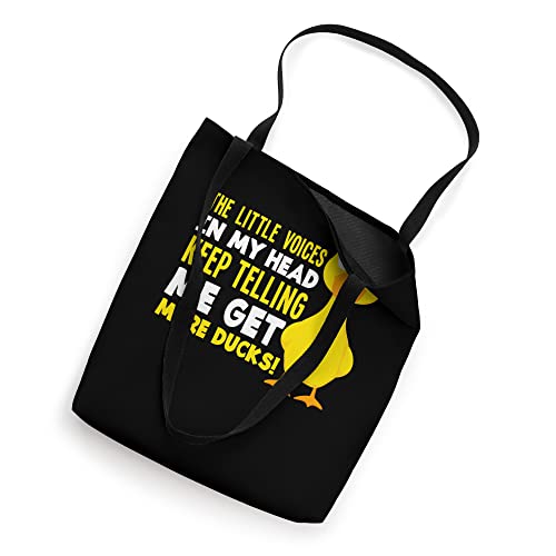 Bolso tipo tote divertido con frase 'Las voces en mi cabeza piden más patos' para amantes de los patos miniatura 2