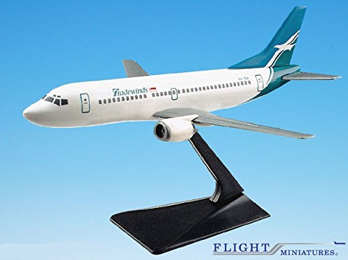 Amazon | Tradewinds 737-300 Aeroplane Miniature Model Plastic Snap