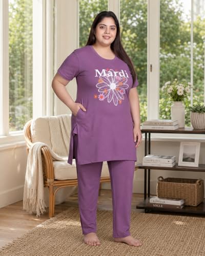 Image of In Love Women Cotton Regular Fit Plus Size Long-Line Chest Print T-Shirt with Pocket