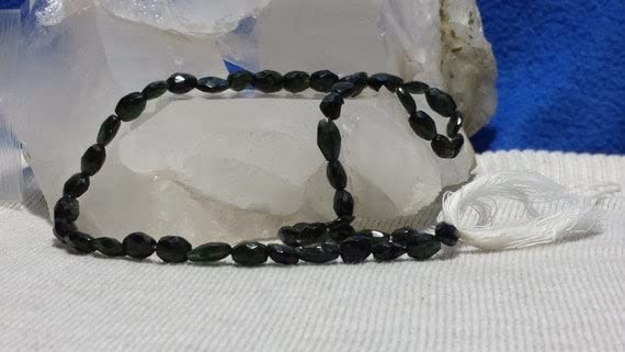 Tourmaline verte naturelle en perles facettées pour remplacer les pierres synthétiques