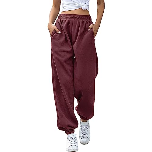 Pantalon de jogging femme pour silhouette galbée et mains libres grâce aux poches