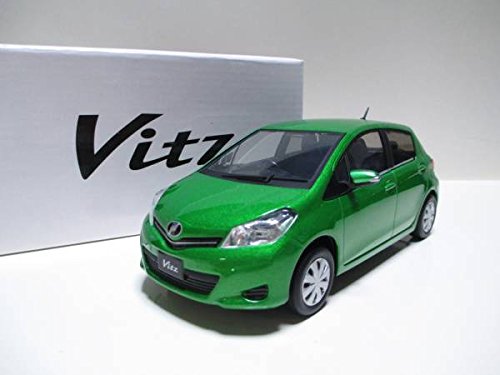 トヨタ　ヴィッツ　ジュエラ　後期型　1/30カラーサンプルミニカー 612iDoAbZBL._UF350,350_QL50_.jpg