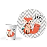 Das personalisierte Kindergeschirr Set mit Namen bestehend aus einem niedlichen personalisierbarem Becher und flachem Teller aus Melamin eignet sich perfekt für die Kleinen um das gemeinsame Essen zu einem besonderen Erlebnis zu machen. Taufgeschenk für Jungen und Mädchen Personalisiert