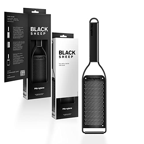 Microplane Küchenreibe Fein mit Edelstahlklinge Made in USA für Parmesan, Zitrusfrüchte, Knoblauch, Chili und harte Gewürze aus der Black Sheep Serie