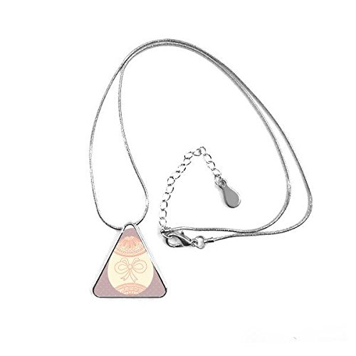 Pendentif triangle œuf de Pâques chrétien pour sublimer vos tenues de fête printanière