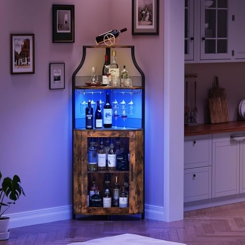 GarveeMore Armario de Vino con Luces LED, Mueble Bar Industrial de 5 Niveles con Botellero y Porta Copas, Estantería para Vinos con Puerta de Malla para Salón y Comedor, Marrón Retro