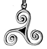 Hintergrund: Das Motiv der Triskele (Dreierspirale) ist traditionell in zahlreichen Kulturen der Welt verbreitet. Besonders häufig war die Verwendung im nordischen und keltischen Kulturraum. Die Triskele steht in der Regel symbolisch für den Weg des Lebens. Dabei gibt es viele verschiedene Interpretationen, wobei die Zahl drei stets eine große Rolle spielt: Vergangenheit-Gegenwart-Zukunft oder Geburt-Leben-Tod oder Erde-Wasser-Luft oder auch Jugend-Erwachsensein-Greisenalter.