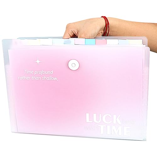 【Portatile e Sottile】 Cartelle portadocumenti ha un aspetto leggero e compatto, che può essere facilmente inserito in uno zaino o in una valigetta e può essere trasportato senza ingombro durante viaggi di lavoro, lezioni e riunioni; cartellina portadocumenti a4 ha un design ergonomico: anche se pieno di documenti, non risulta stretto durante il trasporto, consentendo di trasportare facilmente informazioni importanti e viaggiare comodamente