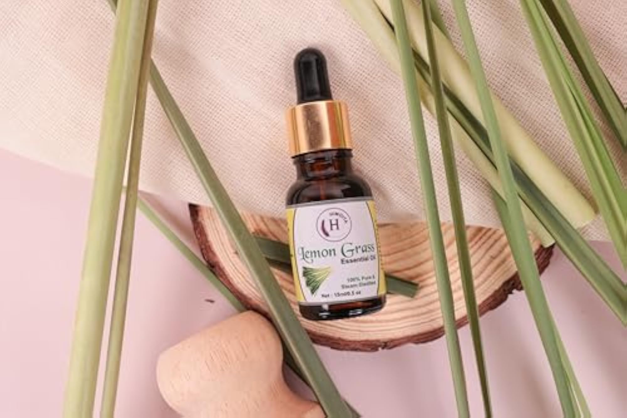 Refreshing Lemongrass Essential Oil for Wellness and Home