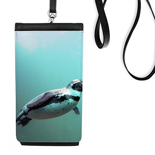 Faux smartphone protégé dans sa pochette suspendue à motif pingouin