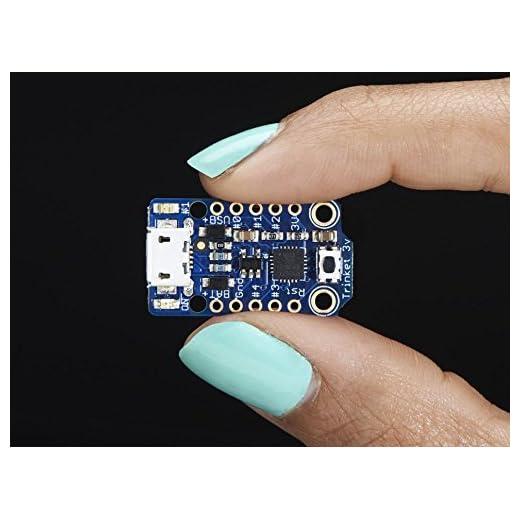 Adafruit - Mini microcontrollore per hobbistica