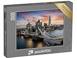 puzzleYOU: Puzzle 2000 Teile „Blick auf die abendlich beleuchtete Tower Bridge, London, England“ – aus der Puzzle-Kollektion Europa, Städte, London, England, Brücken, Tower Bridge, Flüsse & Seen