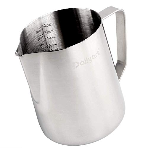 Dailyart Milchkännchen Edelstahl 304 mit speziellem Latte Art Ausguss, 900ml/30oz Handheld Milchkanne aus Edelstahl, Barista Zubehör, Milchschaumkännchen perfekt für Barista Cappuccino Espresso
