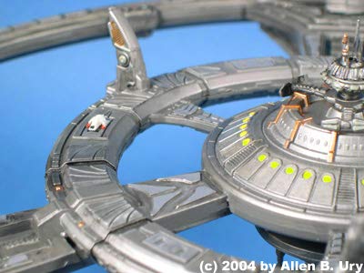 スタートレック　ディープスペースナイン　宇宙ステーション　発光モデル Amazon | スタートレック ディープスペースナイン宇宙ステーション