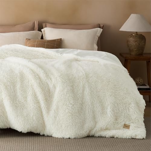 Bedsure GentleSoft Luxury Faux Fur White King Blanket for Couch Extra Soft Fuzzy Fluffy Shaggy Blanket Gifts for Women Warm Cozy Plush Comfrt Fleece Throw for Room Decor 108x90 Inches
