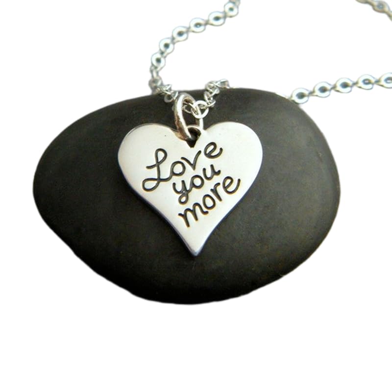 Bijou romantique inspirant Love You More pour célébrer l'amour