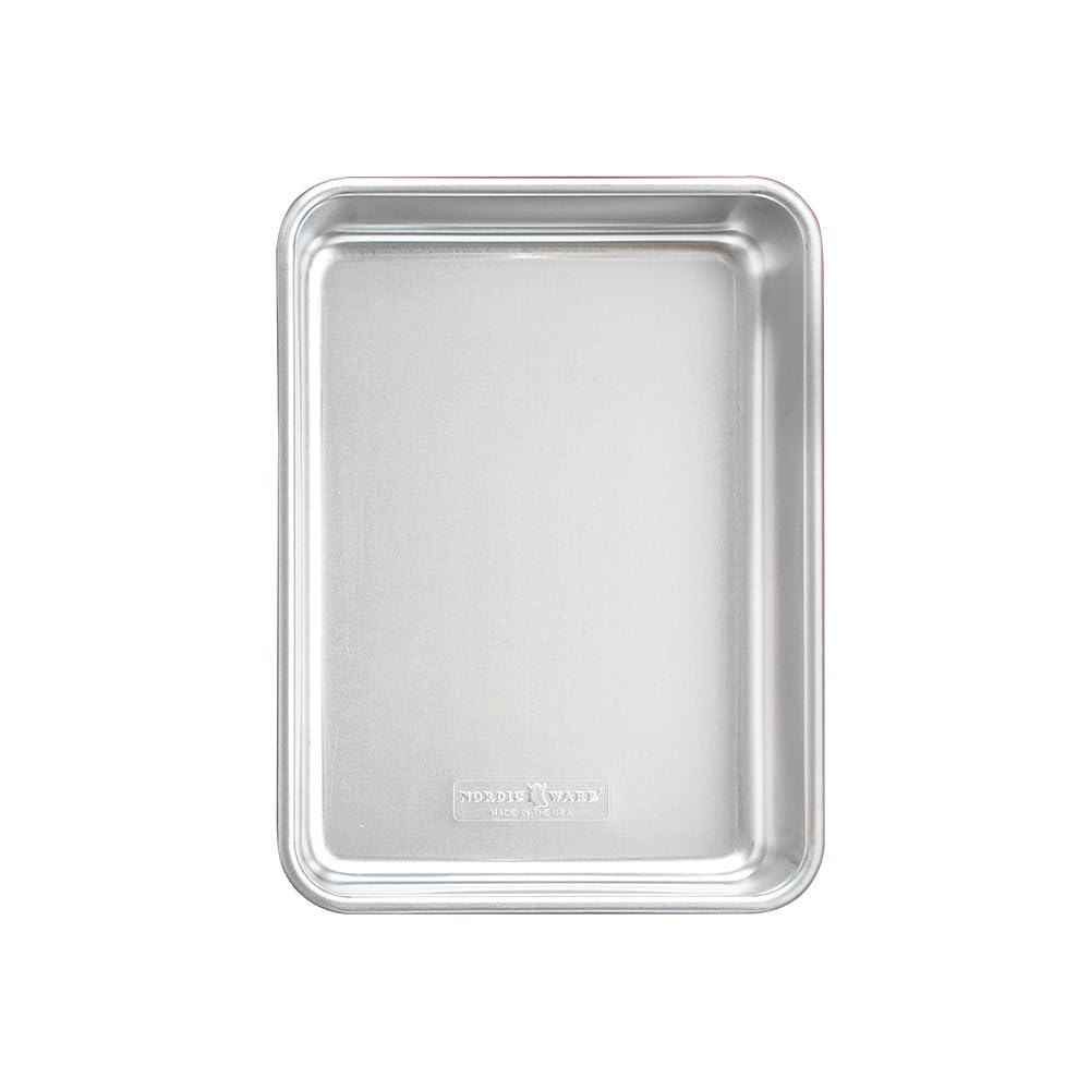 Nordic Ware Naturals Prostokątna forma do ciasta, 23 x 33 cm, naturalna aluminiowa blacha do pieczenia o doskonałej przewodności cieplnej, wysokiej jakości naczynia do pieczenia wyprodukowane w USA,