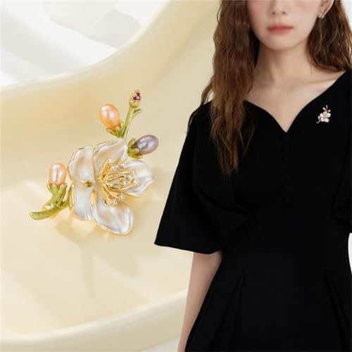 Broche fleur perle d'eau douce pour fixer un décolleté avec élégance - 2