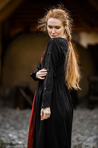 Robe médiévale Medusa résolvant le problème de taille avec ses lacets