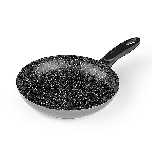 bratmaxx Sartén de aluminio, revestimiento antiadherente resistente a los arañazos, sin grasa, no se quema ni se pega, apta para todo tipo de fuegos, incluida inducción, mango Cool-Touch [24 cm]