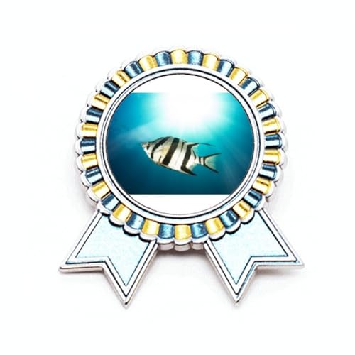 Broche poisson tropical médaille en métal aux finitions soignées taille M
