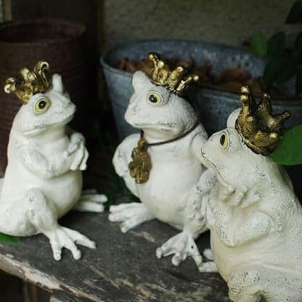 Amazon.co.jp: 王冠をかぶった3匹のカエルが楽しそうな オブジェ 置物