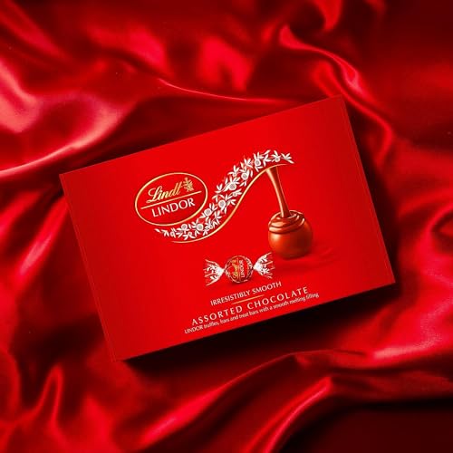 Lindt Christmas Chocolates Gift Box - 926g (40-Piece Set) - Assorted Chocolate Bars & Truffles, Lindor Chocolate Hamper, Ideal Xmas Gift Box for Friends and Family, Boyfriends or Girlfriends
