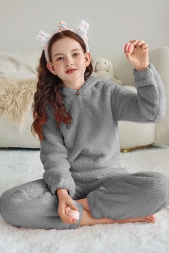 Image of Arshiner Girls 2 Piece Outfits Sweatsuit Fuzzy Long Sleeve Bear Ear Hoodie Sweatshirt and Sweatpant Kids Clothing Sets