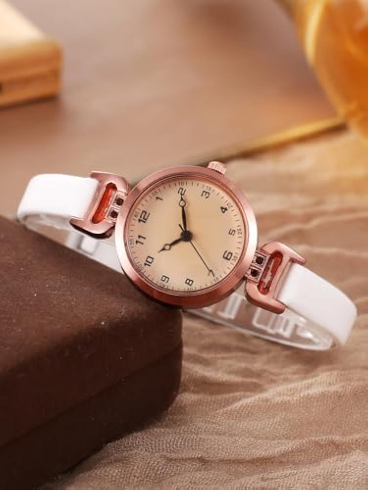 Women's Quartz Watch with PU Strap, Lightweight Design