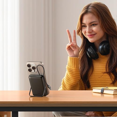 Image of Mcdodo 2-in-1 Magnetic Wireless Powerbank - Compatible with Apple iPhone, Watch and Airpods, 10000mAh, 20W
