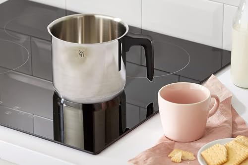 Foto von WMF Milchtopf Induktion ohne Deckel 14 cm, kleiner Topf 1,7l, Milchkochtopf Cromargan Edelstahl poliert, Schüttrand, Kunststoffgriff, spülmaschinengeeignet