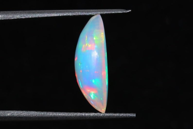 Opale éthiopienne naturelle multicolore de forme cabochon 16mm AAA