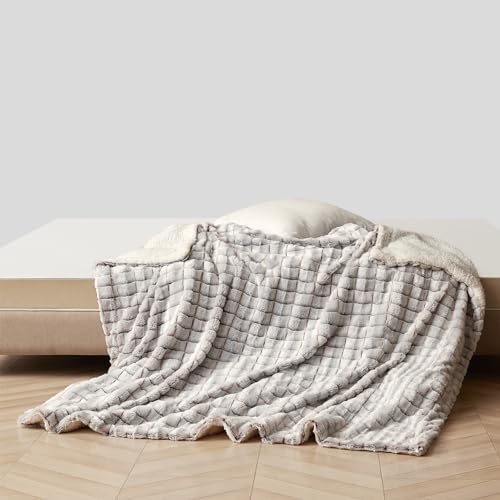 Hotel Suite Micromink/Sherpa Reversible 50 x 60 in Brown Color Throw, Brown