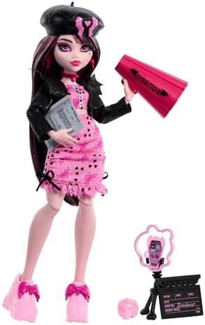 Monster High Fearbook Draculaura Puppe | Vampir-Puppen-Set mit Filmclub-Motto inkl. Collegejacke, Jahrbuch, Skript und Filmrequisiten, HXW30