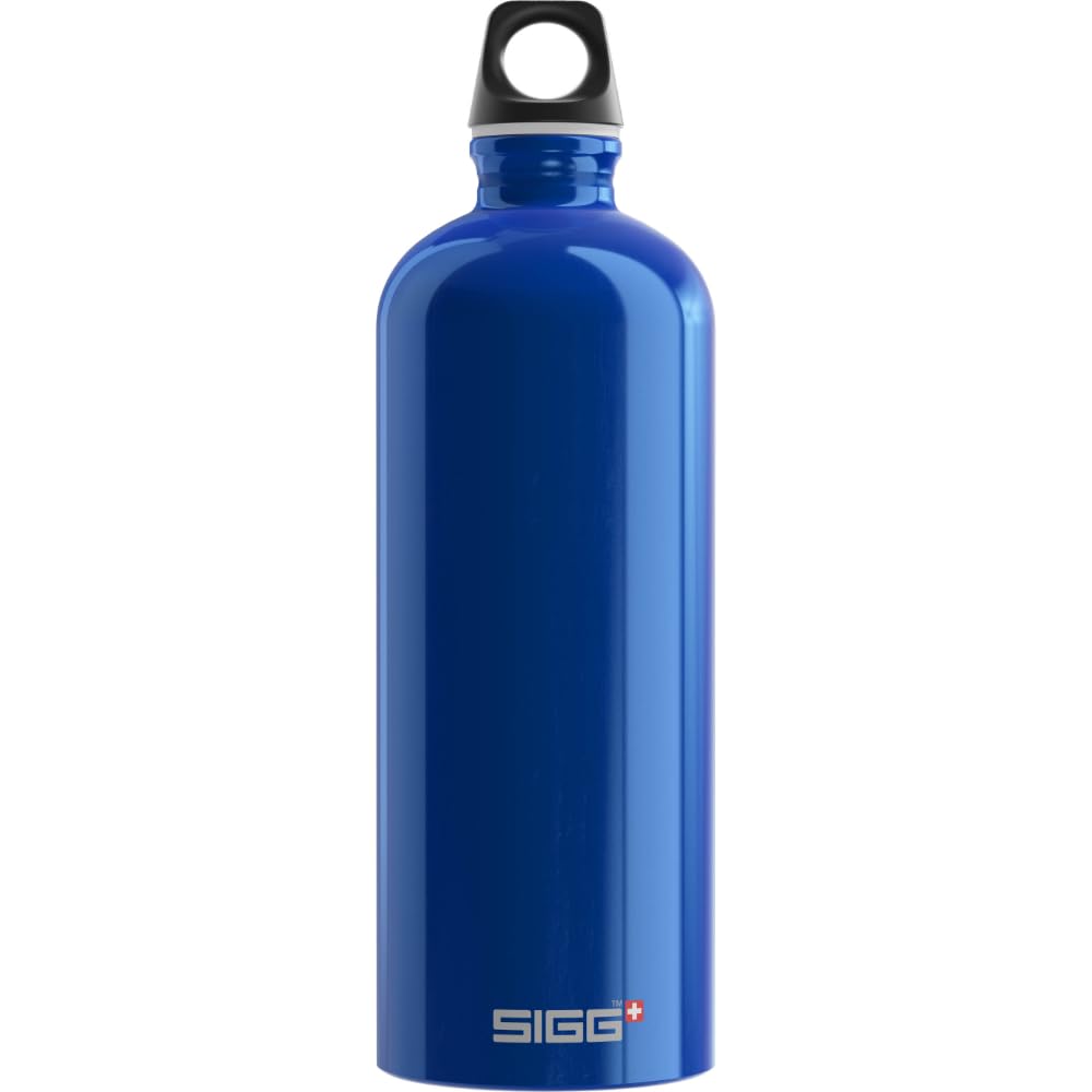 SIGG - Alu Trinkflasche - Traveller Dunkelblau - Klimaneutral Zertifiziert - Für Kohlensäurehaltige Getränke Geeignet - Auslaufsicher - Federleicht - BPA-frei - Outdoor - Dunkelblau - 1L