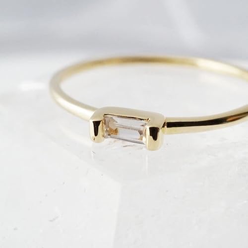 Miniatura 3 de HONEYCAT Pequeño anillo de cristal de baguette en placa de oro, placa de oro rosa o placa de plata de ley Joyería minimalista y delicada,