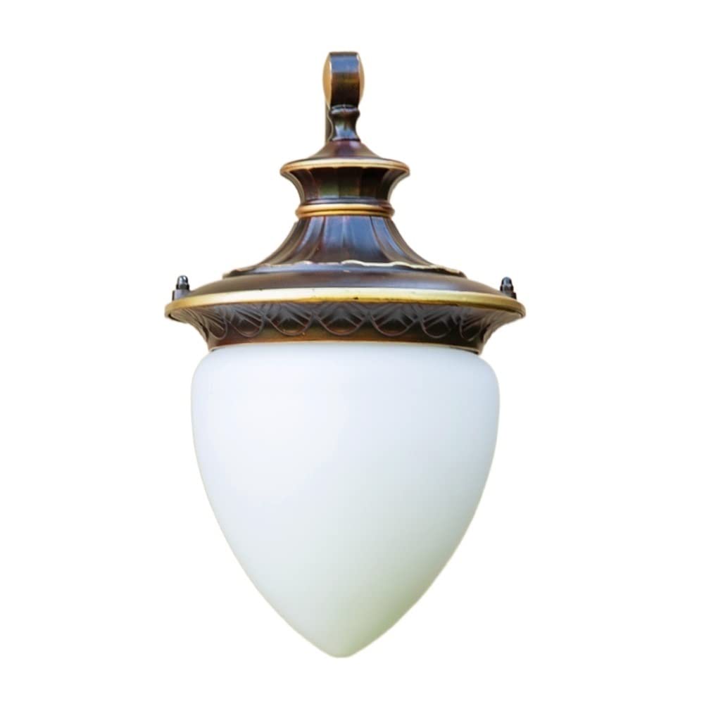 Applique murale extérieure étanche IP44 pour éclairer et sécuriser une cour de villa