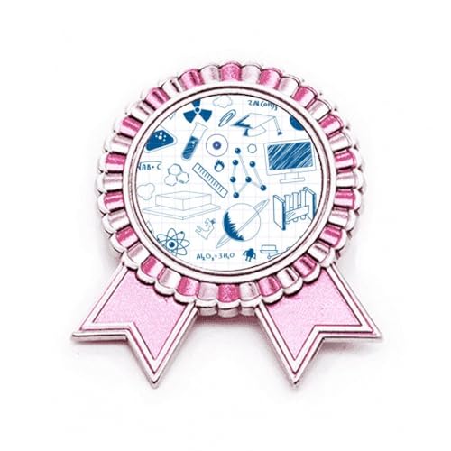 Broche bleue contre les tenues fades avec le symbole de chesterie rose en métal M
