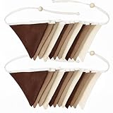 Contenu de l'emballage : lot de 2 guirlandes de banderoles en lin marron à double couche avec dégradé de couleur café, marron, marron clair et beige, 12 drapeaux de 2,5 mètres de long, 5 m au total. Longueur du côté du drapeau : 15,2 cm. Deux petites perles en bois sont enfilées sur chaque corde.