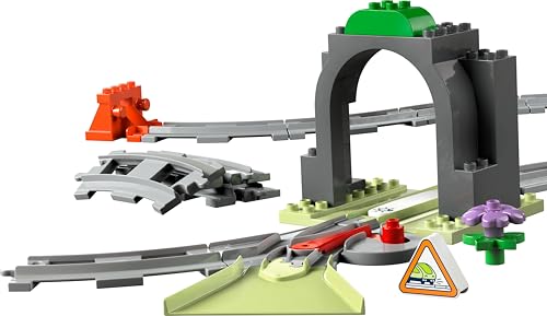 DUPLO Town Pack di Espansione Tunnel e Binari Ferroviari - Gioco Didattico con 10 Pezzi di Rotaie, Scambio a 2 Vie e Mattoncino Interattivo - Regalo per Bambini e Bambine da 2 Anni in su - 10425 - Lego - Immagine 8