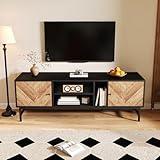 Stabilité grâce à la structure en métal : avec des pieds robustes en métal noir et une traverse supplémentaire, le meuble TV en bois offre une stabilité maximale. La construction solide empêche le panneau de s'affaisser, de sorte que même les appareils multimédias plus lourds peuvent être placés en toute sécurité.