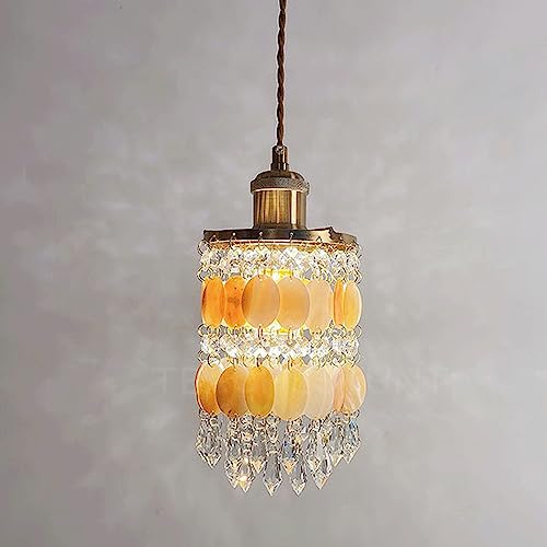Lampes suspendues naturelles en coquille pour créer une atmosphère de couloir chaleureuse