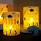 BOOMTOP 12 Windlicht Tischdeko ABI 2025 Deko Abitur Teelichter Prüfung Bestanden Geschenk Windlichter Mini Kerzen Lichthülle Wir sind stolz auf dich Abschlussfeier Deko Teelicht Kerzen Verzieren