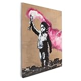 ✅ [Œuvre Officielle de Banksy] : Apportez l’œuvre emblématique Torch Boy du célèbre artiste de rue Banksy dans votre intérieur ! Cette toile sous licence officielle allie originalité et valeur artistique pour une touche unique sur vos murs.